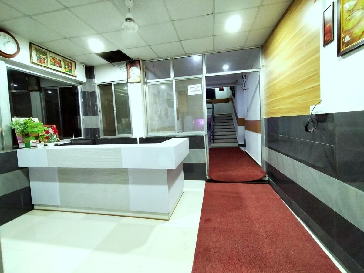 Hotel Parth Sitapur Muafi Buitenkant foto