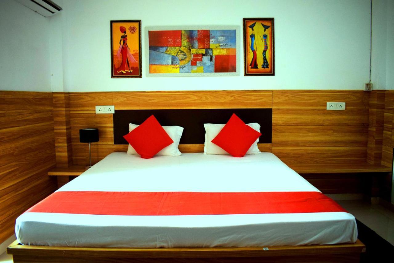 Hotel Parth Sitapur Muafi Buitenkant foto