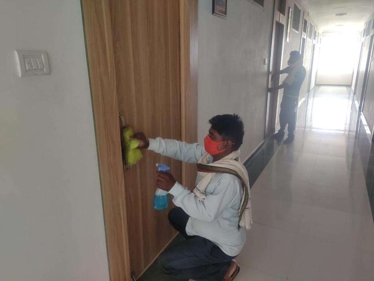 Hotel Parth Sitapur Muafi Buitenkant foto
